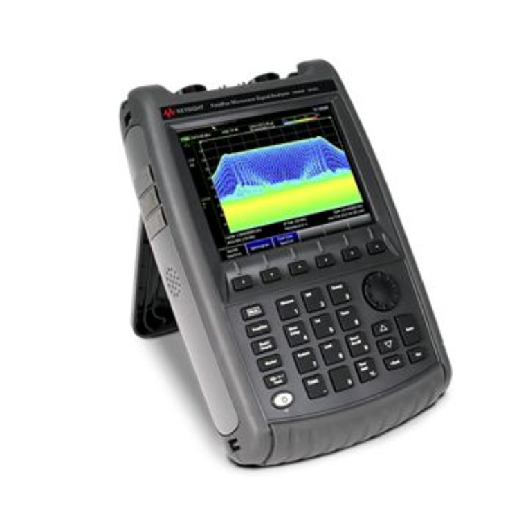 Analyseur de spectre micro-ondes portatif FieldFox N9960B